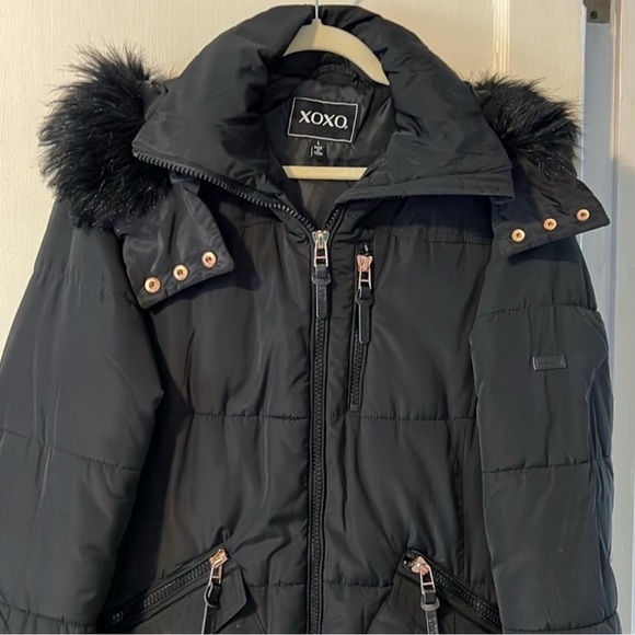 XOXO Women's Black Puffer Coat with Faux Fur Hood - Picture 4 of 8